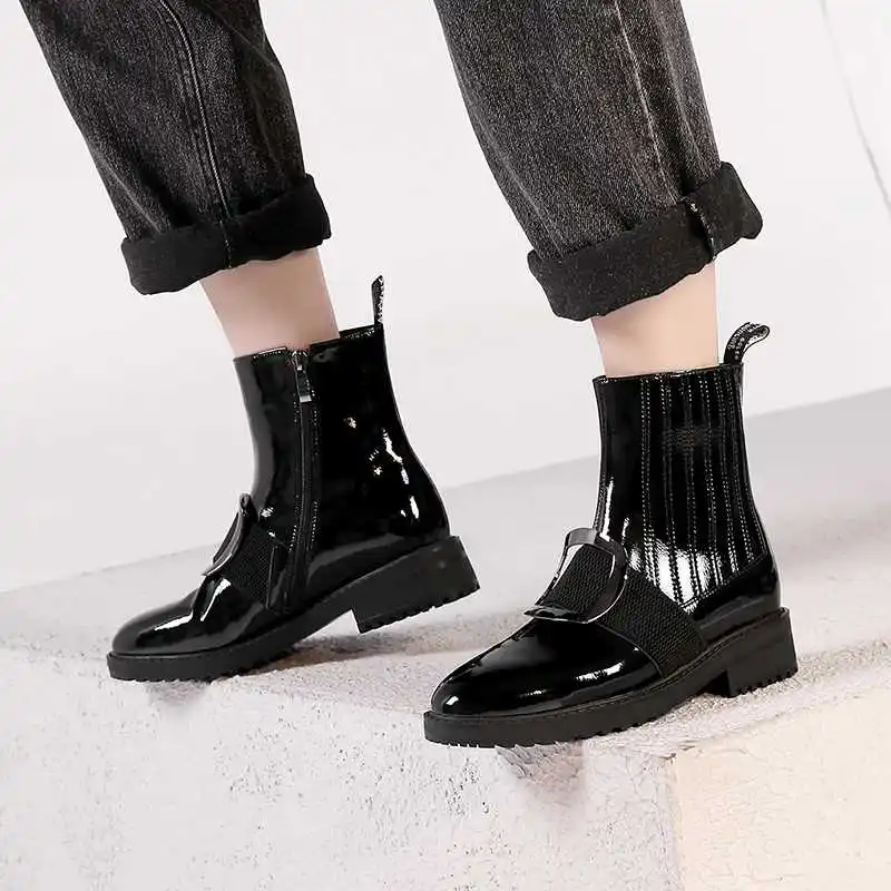 Krazing pot/модные ботинки из натуральной кожи с металлическими украшениями; Зимние Теплые ботильоны черного цвета с круглым носком на среднем каблуке; L10