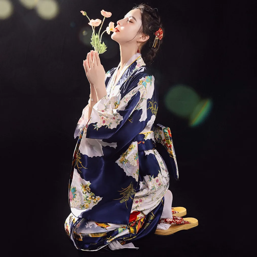 Рисунок 4 - Традиционное японское кимоно с цветочным принтом Оби