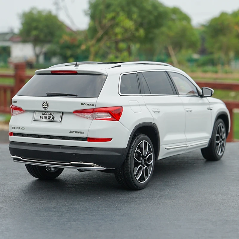 1/18 Skoda KODIAQ SUV литая под давлением металлическая модель автомобиля игрушка для детей подарки на день рождения Коллекция игрушек оригинальная коробка