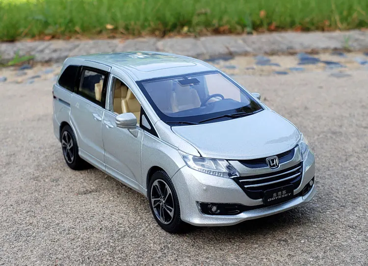 1:32 Масштаб литья под давлением сплав Металл роскошный MPV модель автомобиля для HONDA Odyssey Коллекция Модель автомобиля Вытяните назад звук и светильник игрушки автомобиль
