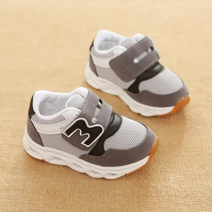 Daclay Kids Sneakers Running Sports Shoes Mesh Material Breathable Shoes LED Shoes for Little Girls and Boy