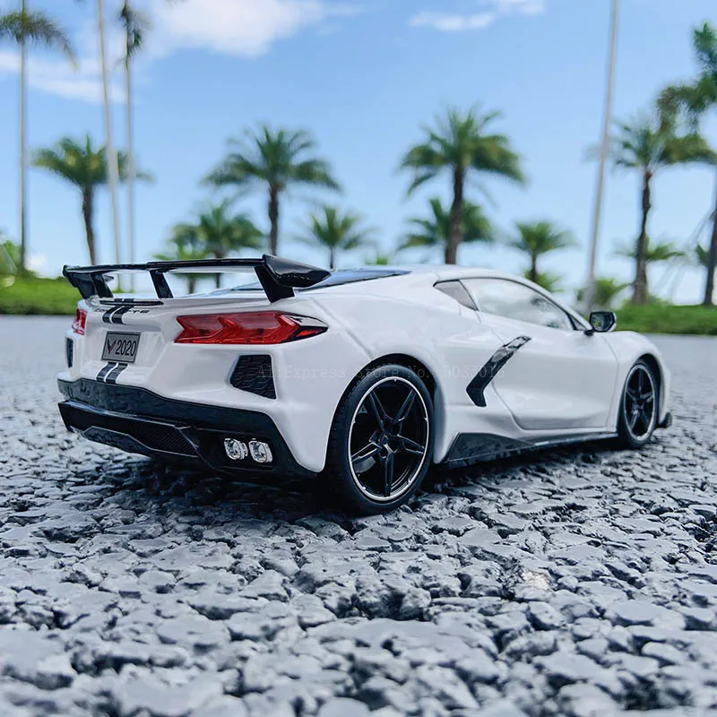 Maisto 1:18 2020 Chevrolet Corvette C8 Stingray Coupe (High Wing) Simulation Sports Car Alloy Retro Car Model Die Casting Model
