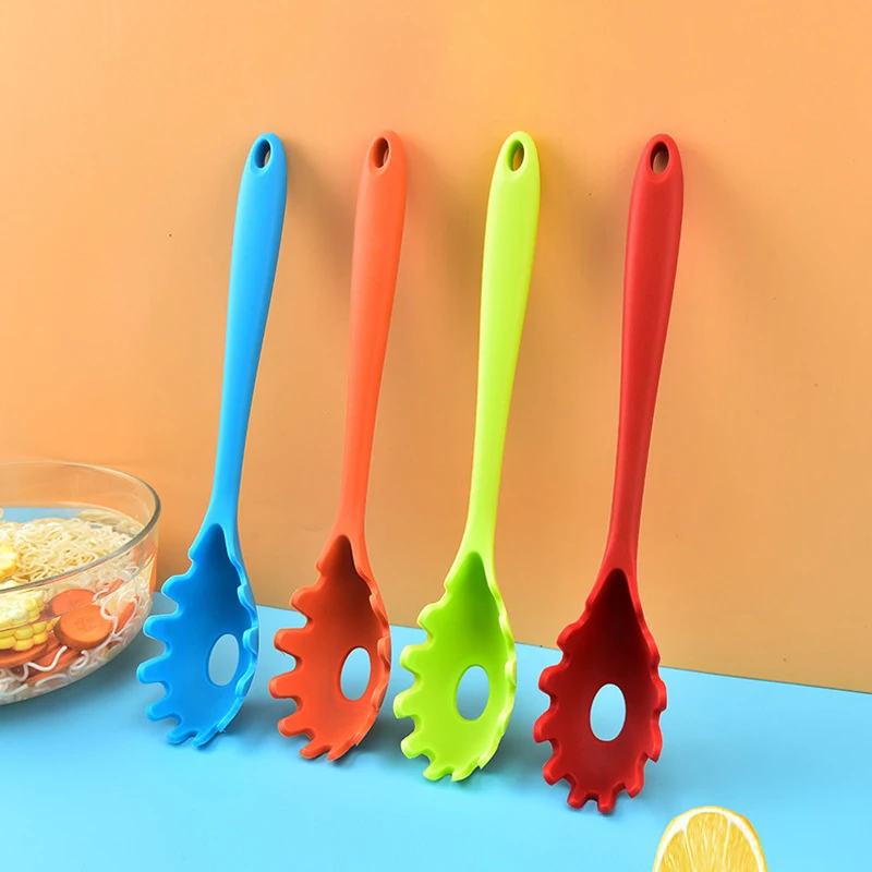 Silicone Pasta Noodle Colander Long Handle Spaghetti Spoon Noodle Scoop Colander Slot Spoon Nylon Drain Strainer Kitchen Gadget