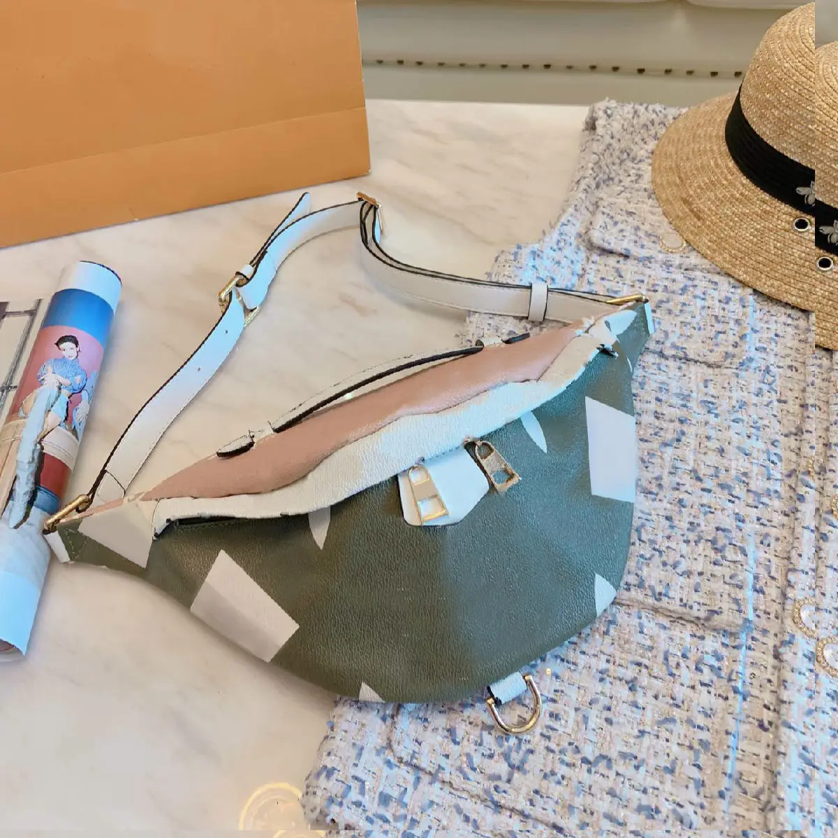 

Luxury Genuine Leather High Quality Chest Bag Unisex Red Green Letter Flower Waist Pack Soft Trendy Crossbody Bags for Women