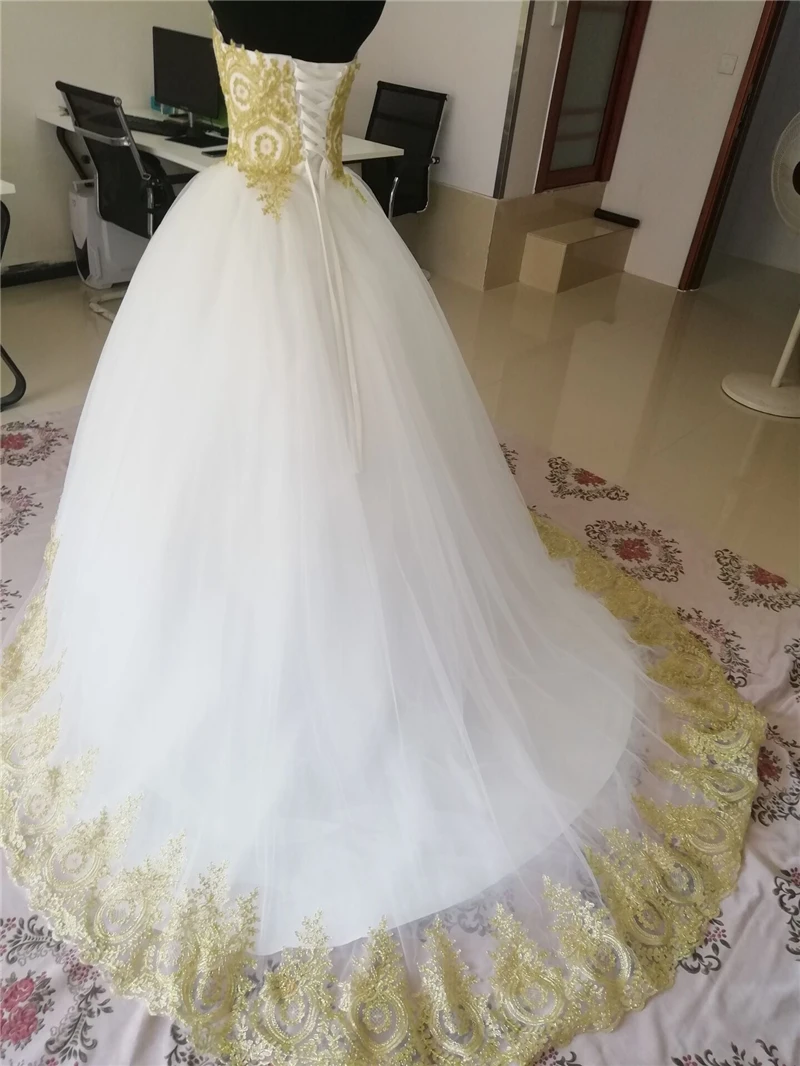 Цвет слоновой кости, синий и красный цвета романтичное Vestido de Novia Винтаж расшитое золотистым кружевом бальное свадебное платье на заказ; Большие размеры свадебное платье