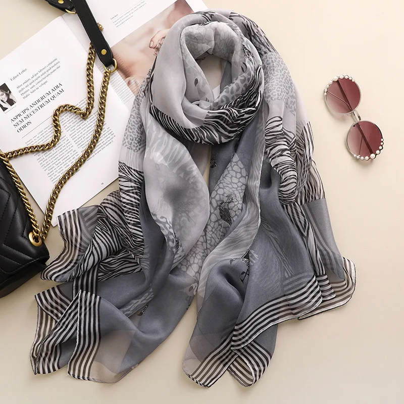

Leopard Print Silk Scarf Women 2019 New High Quality Shawls and Wraps Striped Pashmina Fashion Love Bird Pattern Scarves Hijab