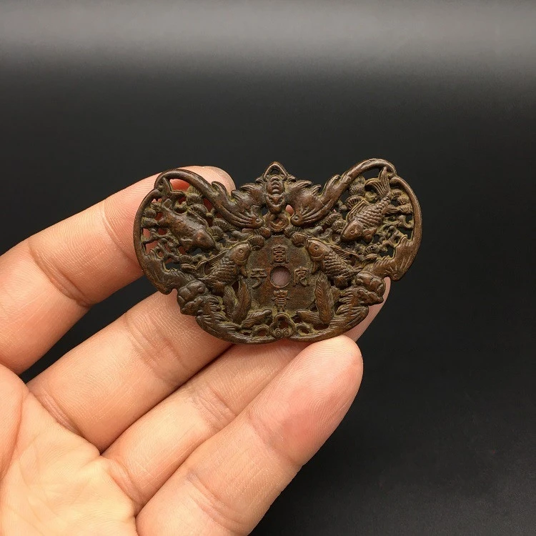 

Collection Chinese Brass Carved Flower Fish Animal Bat Butterfly Shape Good Luck And Safe Card Exquisite Small Pendant Statue