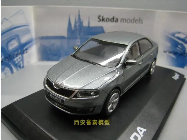 Высокое моделирование 1:43 сплав SKODA RAPLD модель автомобиля, раздвижные детские игрушки