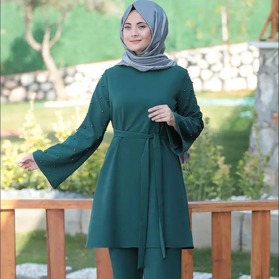 Элегантные шелковистые костюмы из двух предметов с искусственными драгоценными