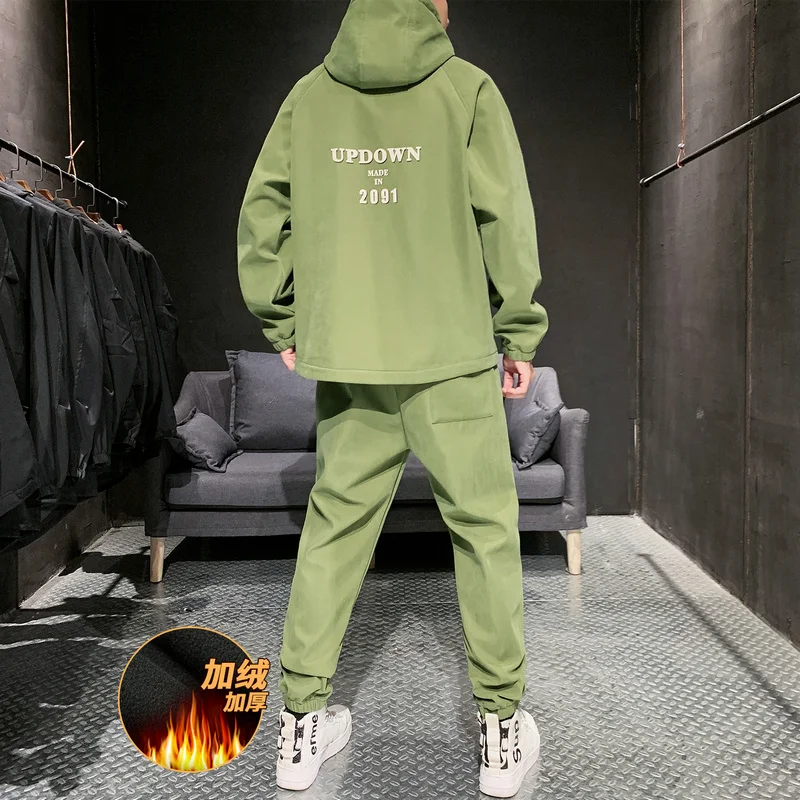 翠绿色