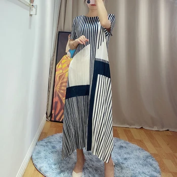 

2020 summer loose striped women's dress Miyak fold Fashion round neck large size was thin temperament thin section long dress D7
