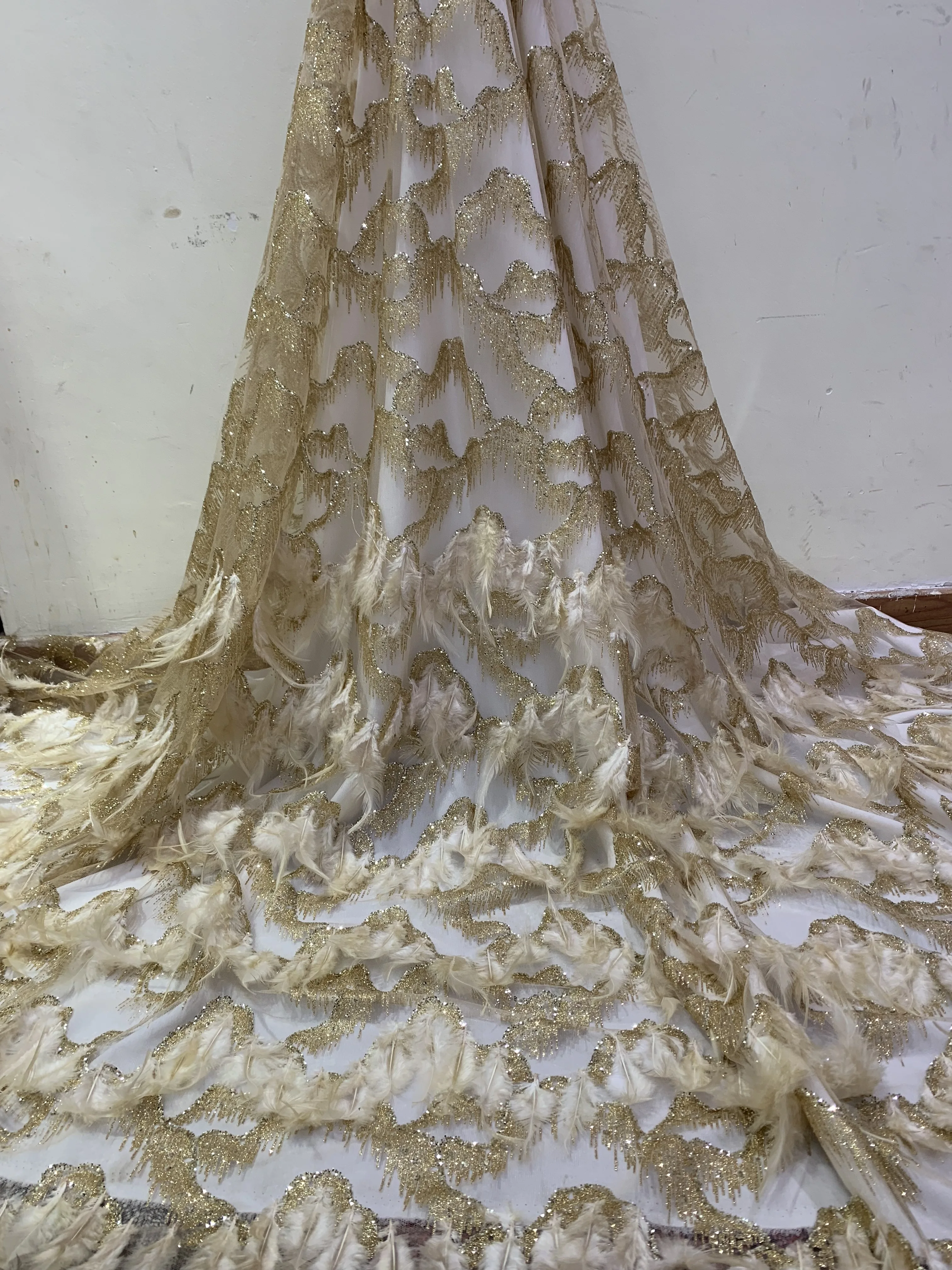 Высокое качество новейшая перьевая вышивка африканская кружевная ткань Золото