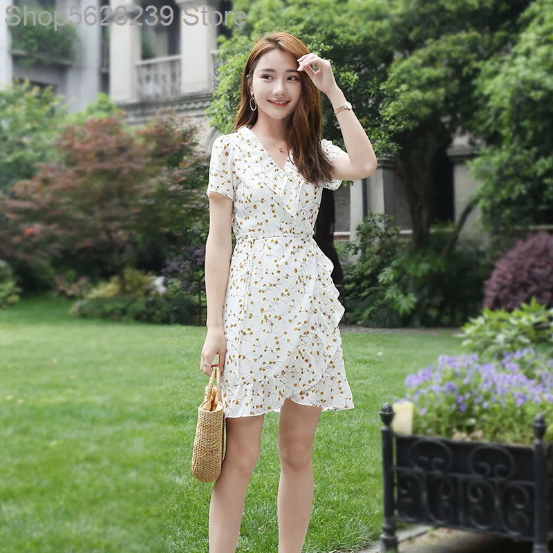 

2020 Short Sleeve Lotus Leaf Chiffon Wrap Skirt Small Fresh V Collar Lace Seaside Vacation Dress