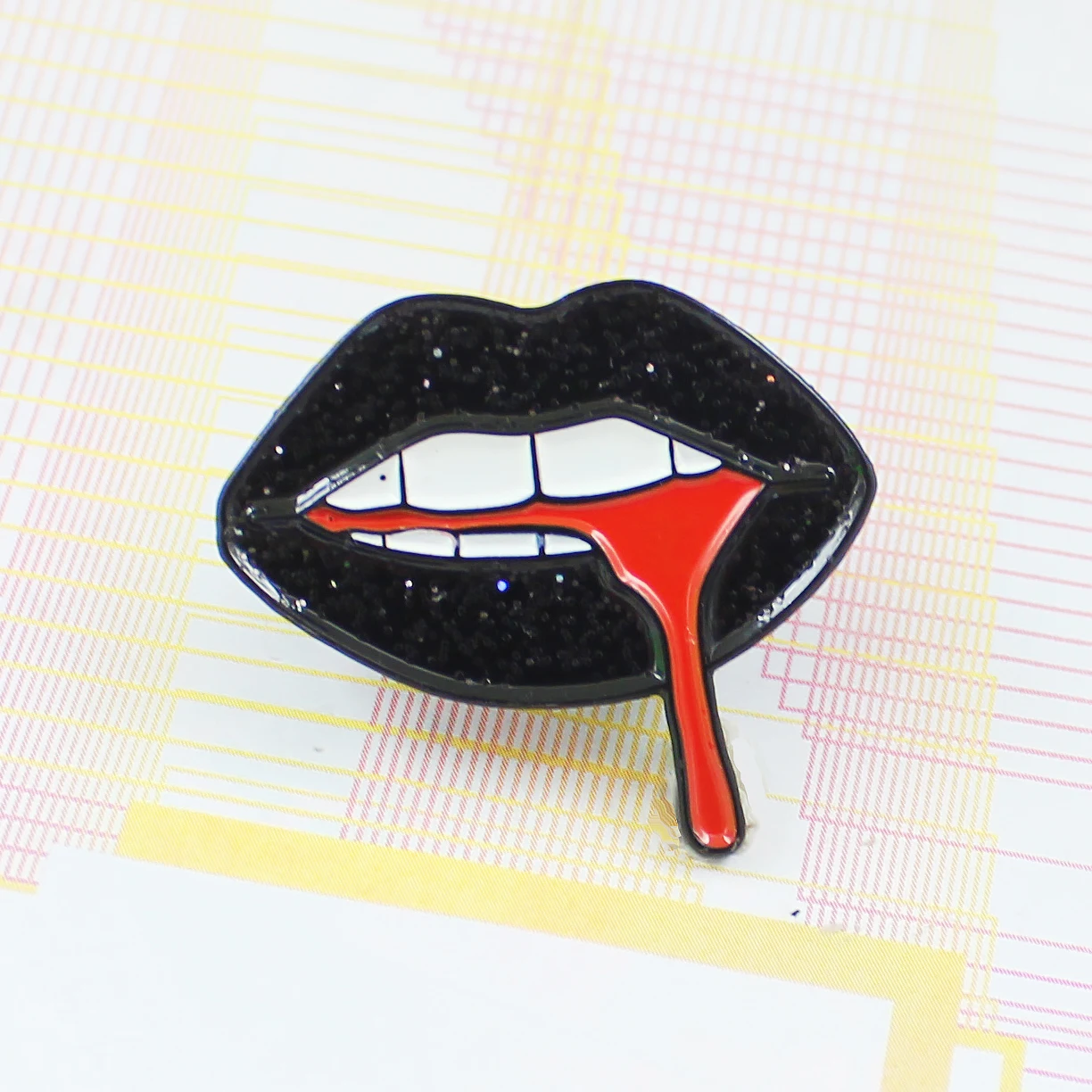 

Fashion Sexy Black Sequins Shine Thick Lips Mouth Bleeding Brooch Creative Individuality Gift Enamel Badge Shirt Pins Brooch