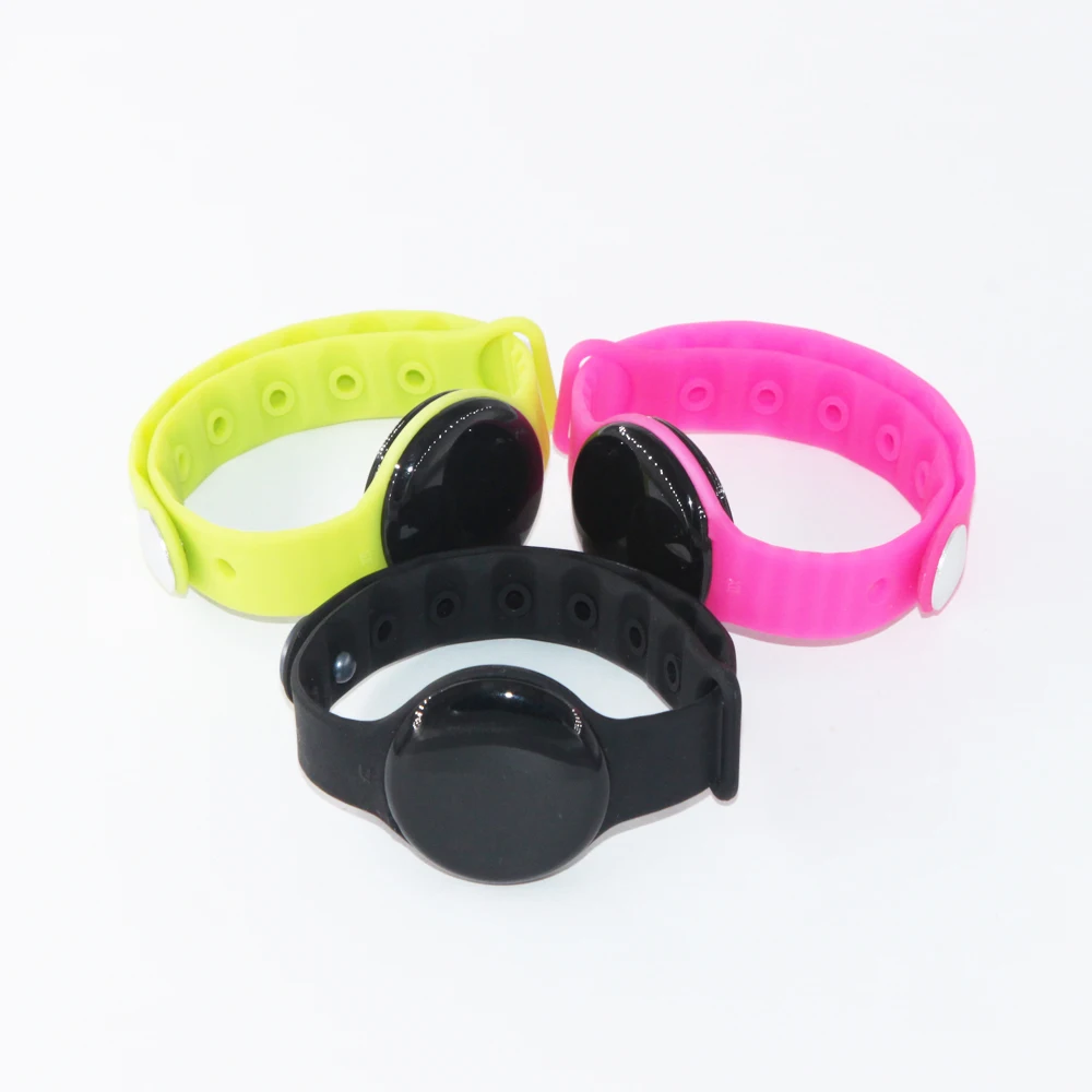 Clearance sale Ble 4.0 NRF52810 mini wristband tag iBeacon for tracking
