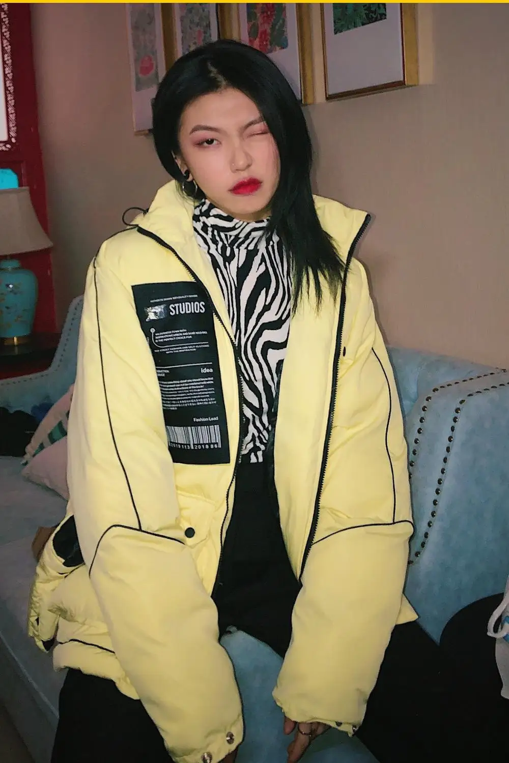 Милая цветная утолщенная свободная хлопковая стеганая куртка с бесплатными перчатками, модные уличные куртки ярких цветов
