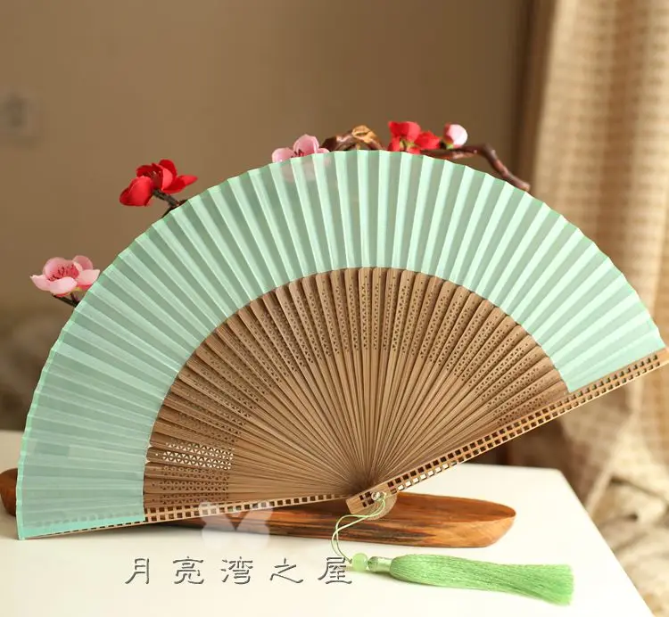 Высококачественный Одноцветный женский вентилятор в японском стиле, Складной вентилятор с бамбуковой ручкой, Шелковый подарок, квадратный вентилятор
