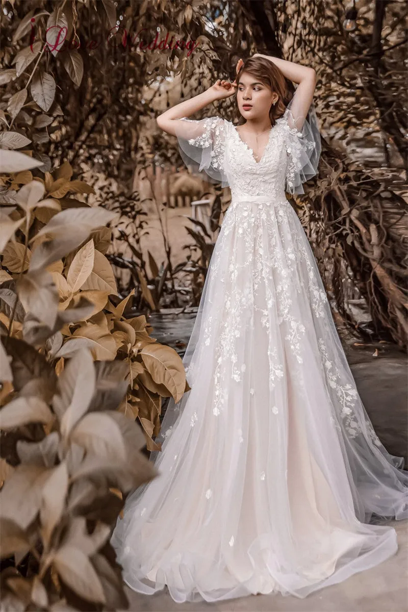 

Boho Lace Wedding Dress Sexy V Neck Short Sleeves Open Back Applique Flower Elegant Beach Fromal Gown for Bride Long Train 2021