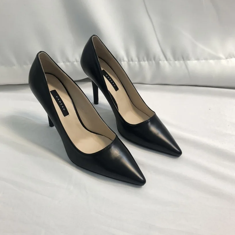

QUNSHENGRUI 6CM/8CM PUMPS High heel shallow mouth pointed professional work shoes white simulation leather single shoes autumn