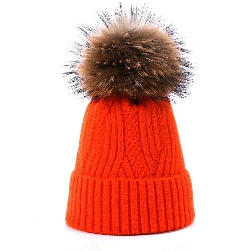 Женская зимняя вязаная шапка бини с натуральным мехом енота, помпон, уличная теплая Толстая мягкая мешковатая шапка, шапочки для женщин, шапки для девочек - Цвет: C