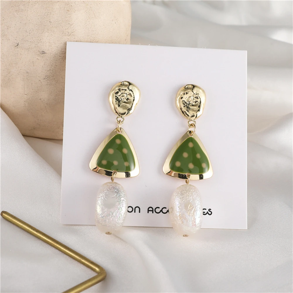 

2020 New Vintage Individual Pearl Earrings Earrings Jewelry Exaggerated Temperament Fashion Women Push-back Zinc Alloy Irregular
