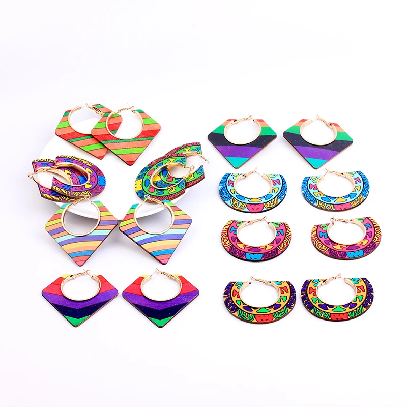Красочные этнические деревянные серьги модных ювелирных изделий геометрической