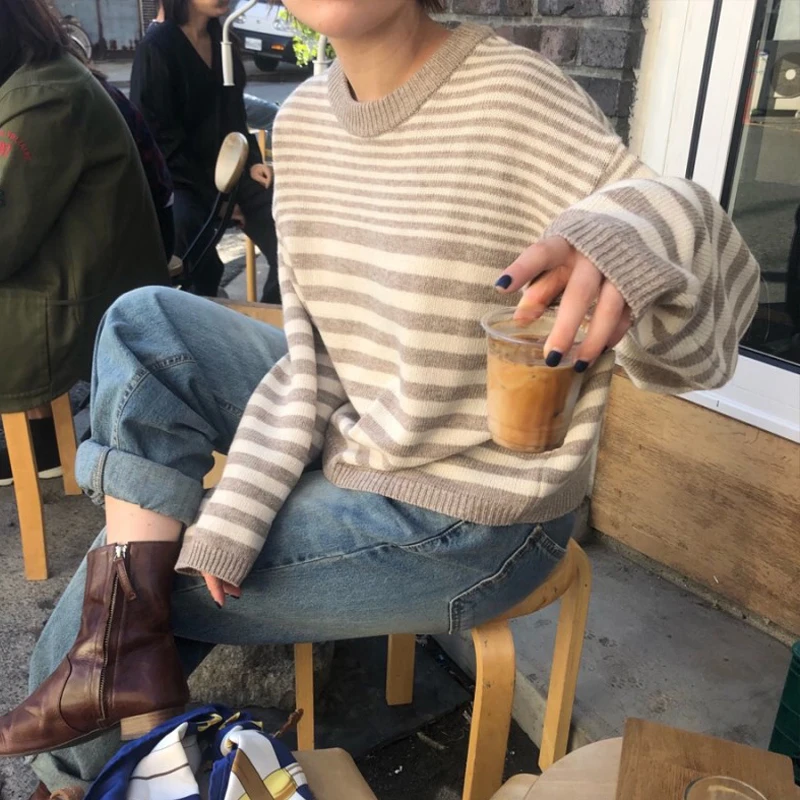 

Korea chic Mena net red with the 2019 autumn and winter new sweater loose back button stripes long-sleeved sweater women