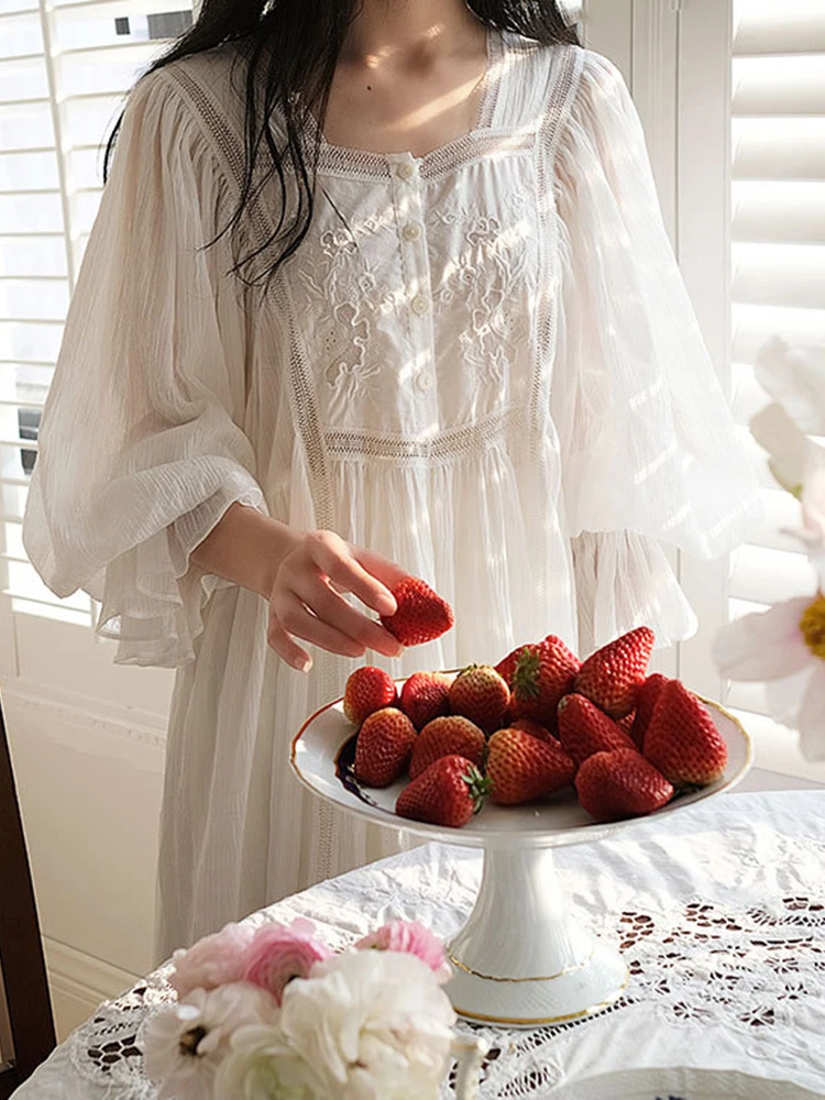 Women Beautiful Nightgown Princess Long Sleeve Loose Cotton White Nightdress Long Sleeve Retro Palace Sweet Korean Sleeping Gown