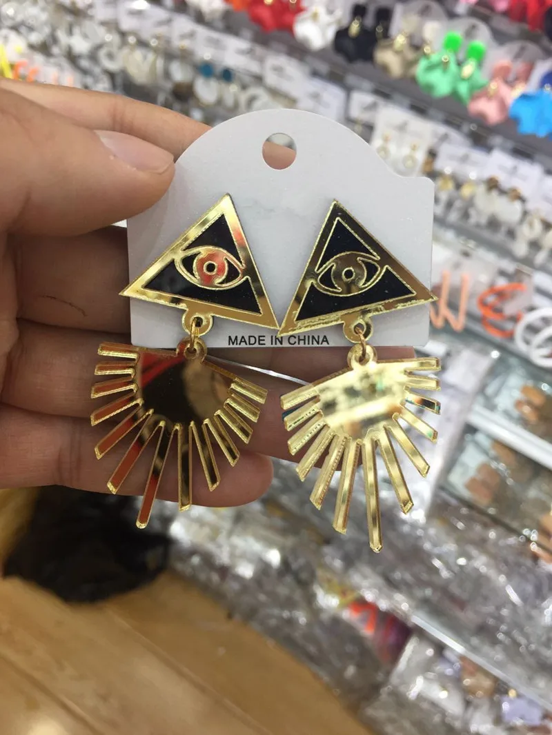 gold color FishSheep Индивидуальные Акриловые милые треугольные глаза большие серьги винтажные золотые геометрические полые длинные висячие серьги ювелирные изделия - Окраска металла: gold color