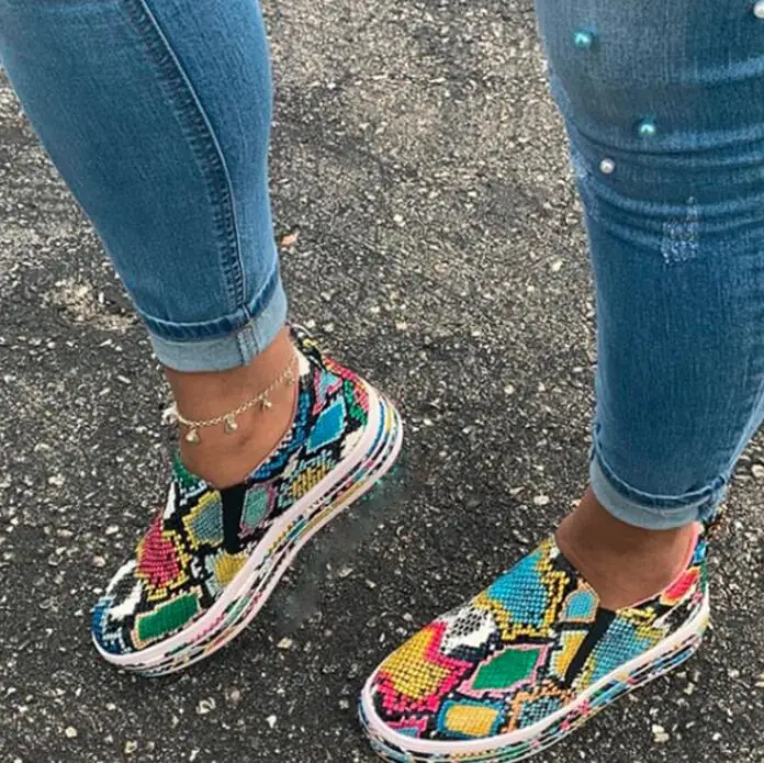 

Women casual shoes 2020 autumn/winter snake pattern PU shoes flat shoes outdoor wild fashion travel Leather patent flat shoes