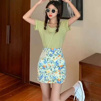 

Q 2020 Summer New Korean Temperament Niche Personality Oil Painting Floral Floral Short Skirt Women's Skirt