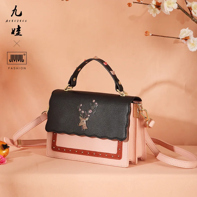 

2019 new fashion trend shoulder Messenger bag female popular Joker summer small fresh hand carry small square bag