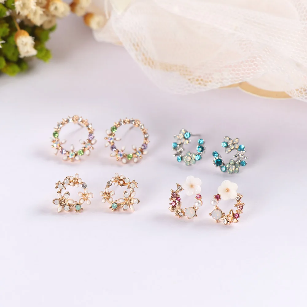 Милые корейские персональные маленькие серьги-гвоздики в виде цветка для женщин темперамент простой модный венок круглые гвоздики серьги 1 пара
