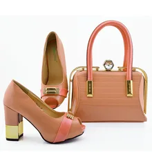 Новейшая модель; модные летние туфли на высоком каблуке с украшением в виде кристаллов и сумочка; комплект из итальянских туфель и сумочки персикового цвета