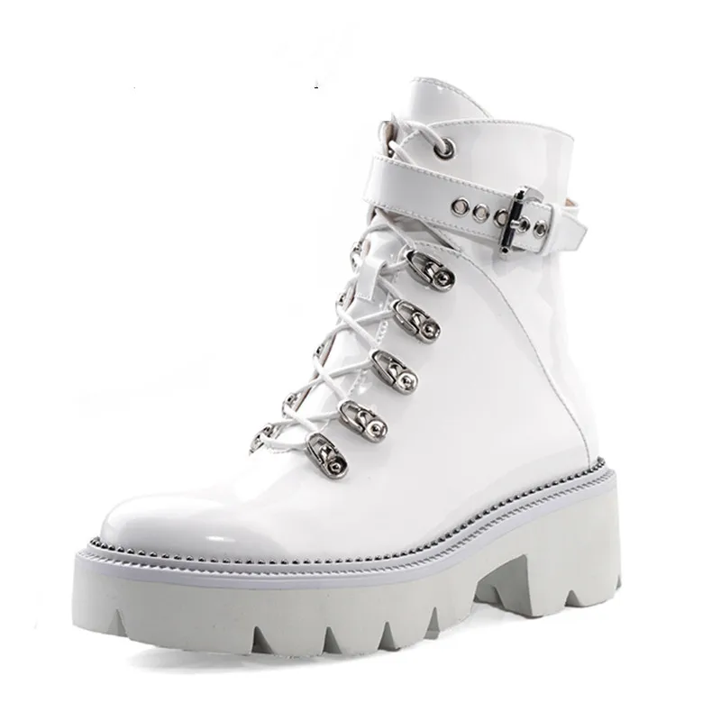 Женские лакированные ботинки Martens черные и белые короткие с боковой молнией