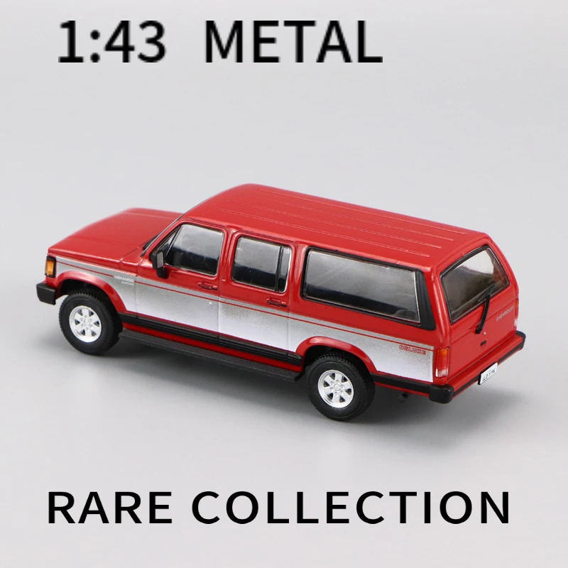 IXO 1//43 Chevrolet Veraneio 1965 Light Green Diecast Models Toys Collection Car