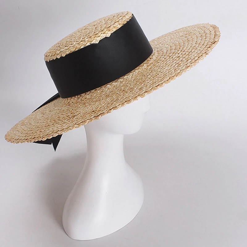 Шляпа черная солома. Соломенная шляпка с лентой. Плоская соломенная шляпа. Темная соломенная шляпа. Ковбой в соломенной шляпе.