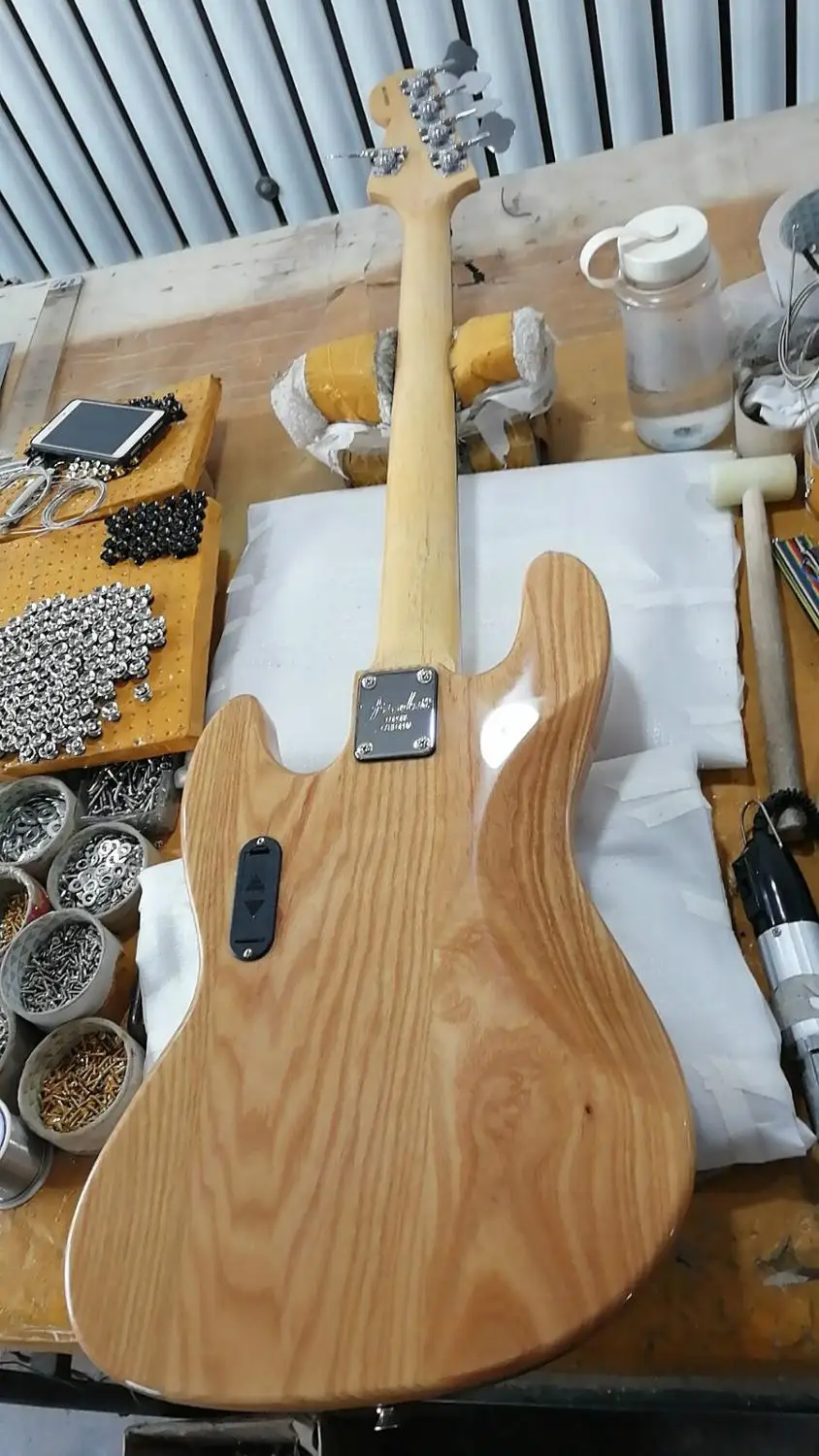 Высокое качество, FPJB-5019, цвет, твердая древесина ясеня, черная тарелка, кленовый гриф, 5 струн, активный джаз бас