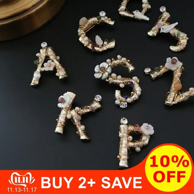 DAIMI Броши Персонализированные Темперамент Барокко Стиль буквы булавка