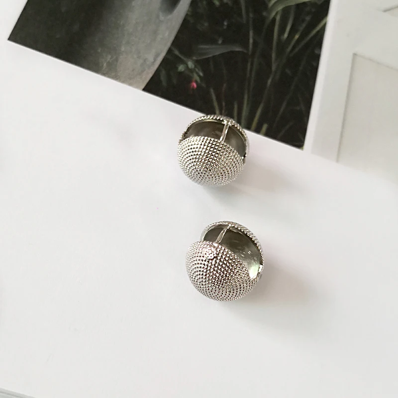 Peri'sBox круглые сережки с шаром для женщин текстурированные геометрические серьги золото серебро цвет Huggie серьги простые ювелирные изделия для друга - Окраска металла: Silver