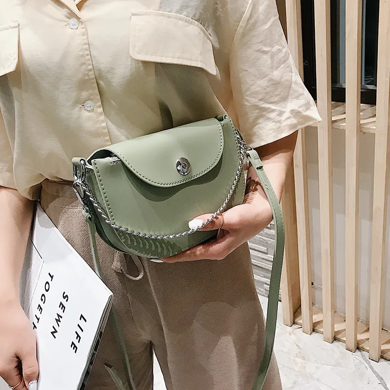 

2019 new semicircular moon small square bag chain single shoulder oblique span women's bag