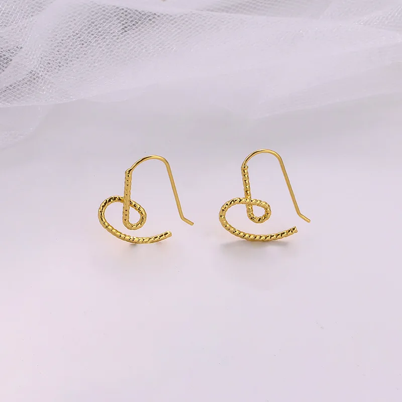 Ventfille Sterling Silver Fashion Twist Love Ear Hook Ladies Hollow Orecchini A Forma Di Cuore Semplice Regalo Di Gioielli All'Ingrosso
