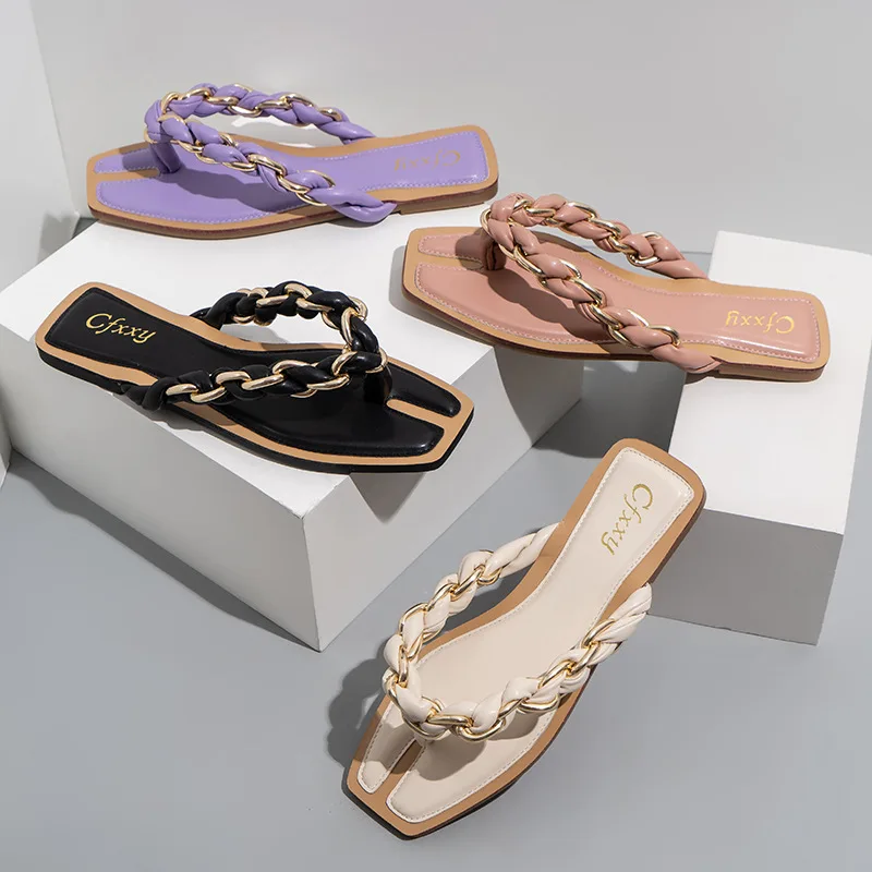 Chanclas de estilo europeo y americano para mujer, Sandalias planas con  cadena y cabeza cuadrada a juego, zapatos de playa|Chancletas| - AliExpress