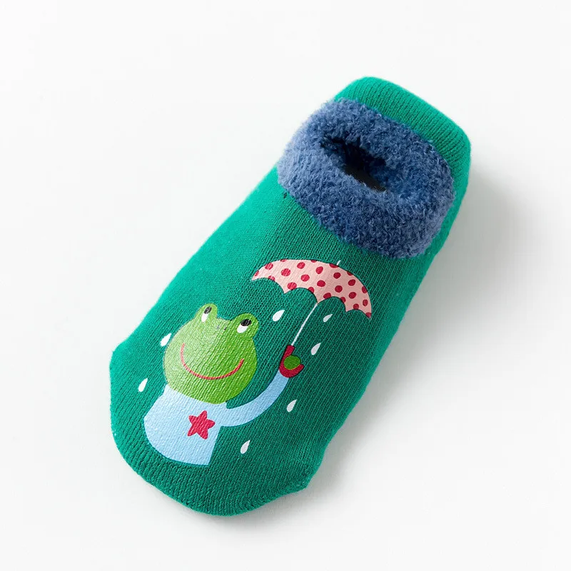 Хлопковые носки для маленьких мальчиков и девочек; Резиновые Нескользящие носки-тапочки; зимние осенние носки с рисунками животных для малышей; плотная теплая обувь - Цвет: 24GnFrog