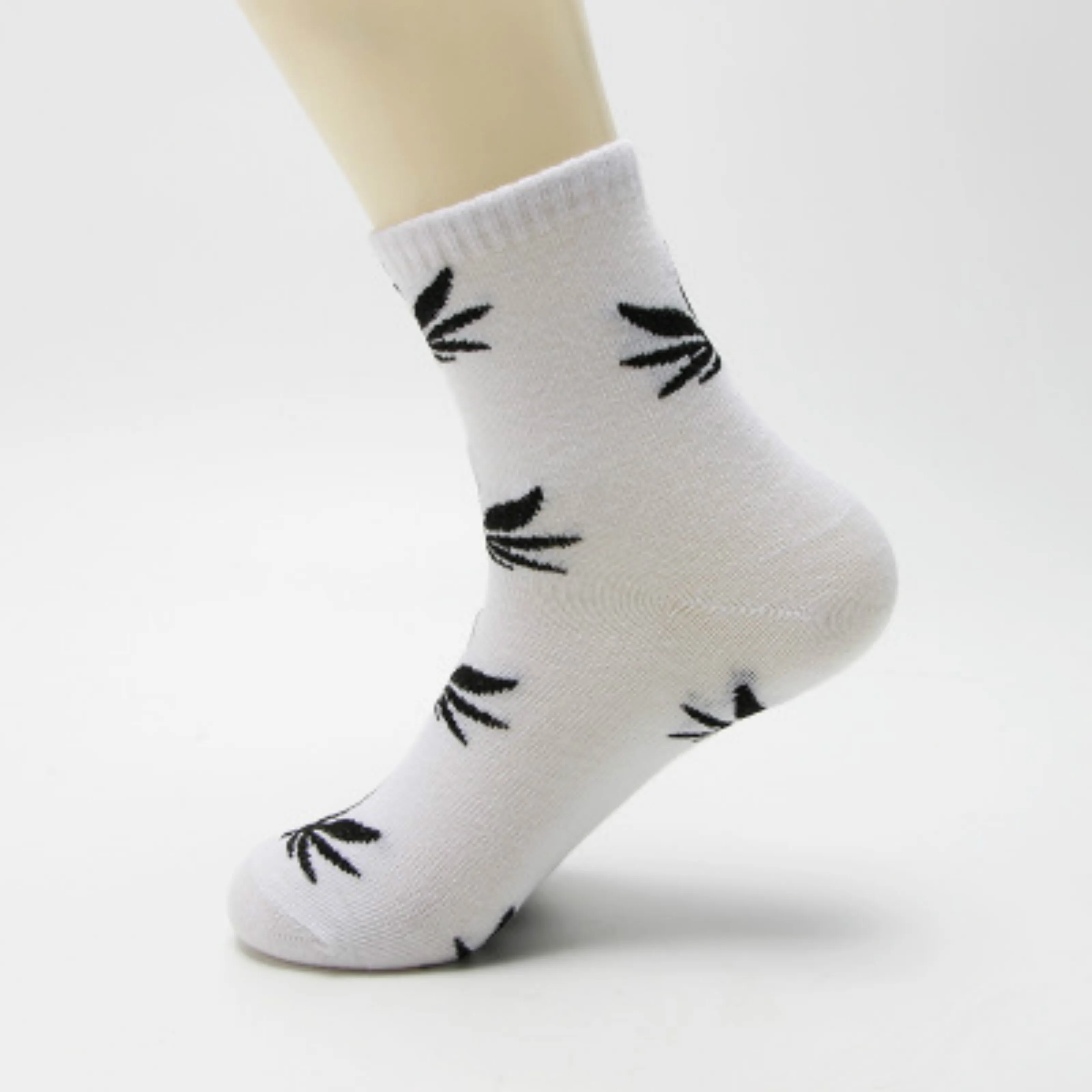 Fashion comfortable high quality cotton socks leaf maple leaves leisure hemp weed stockings spring and autumn winter - Цвет: 13