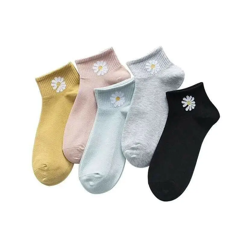 2020 New Korean Print Embroidery Daisy Socks Cotton Flowers Short Socks Happy Socks Women Girls Skateboard Sock