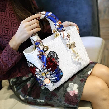 

2020 Luxury Handbags Lady Bags Fashion Crocodile Diamonds Crossbody Bags Female New Trend Butterfly Beading Messenger Bag