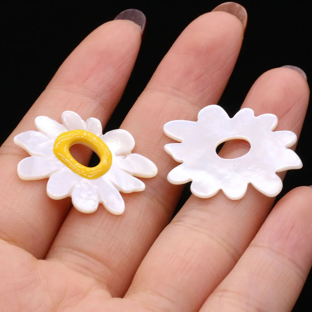 

Sunflower Shaped Pendant Beads Natural Freshwater Shells Summer Beach Jewelry Party DIY Necklace Earrings Bracelet Accessories
