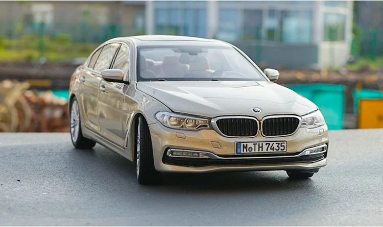 Оригинальная Заводская литая под давлением 1:18 B MW Новая модель автомобиля 5 серии