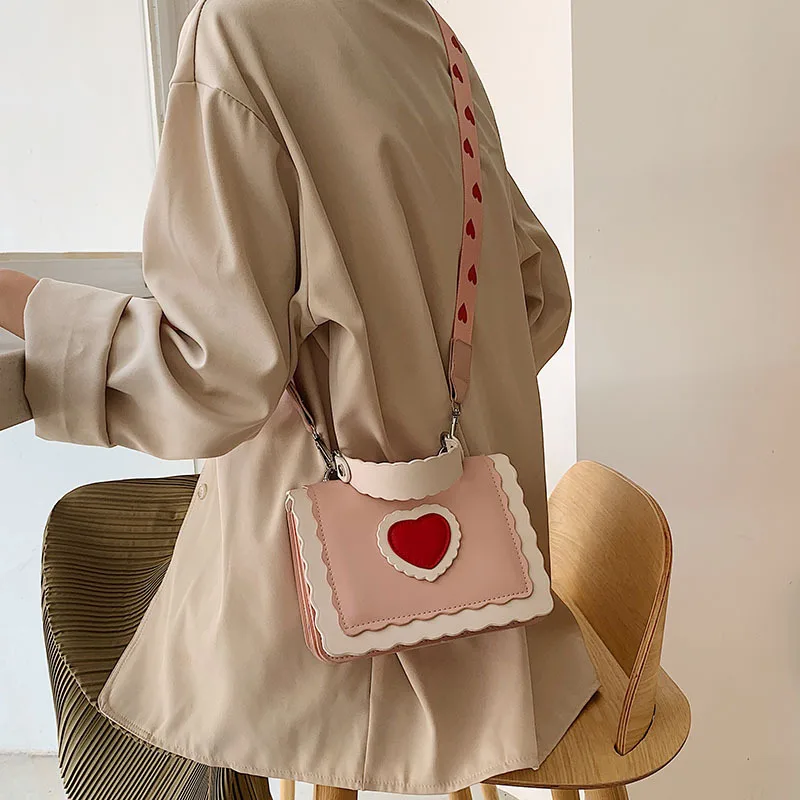

Fairy Bag 2019 New Style Fashion Wave Irregular Broadband Pericardial Hand Contrast Color Shoulder Square Sling Bag